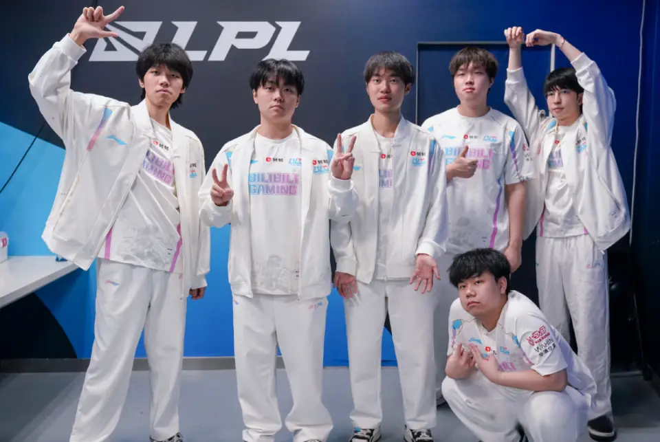 合击溃BL